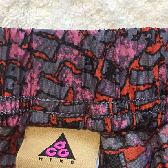 Nike ACG Women's Shorts Pink Black Print NWT - Picture 6 of 7